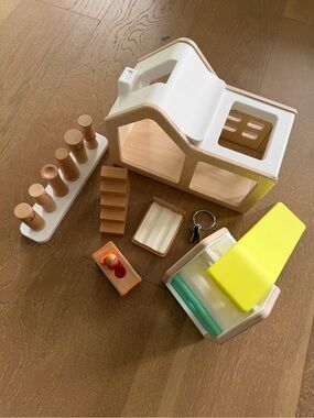 Lovevery Wooden Shape Sorting Playhouse Toy - White and Yellow